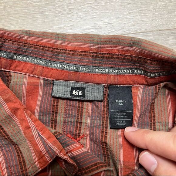 REI Button Down Shirt Mens Size XL Stripe Short Sleeve Red Polyester Nylon - Picture 3 of 7
